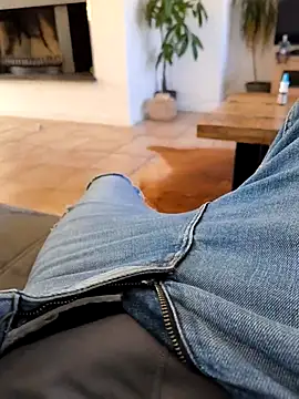 Snapshot of Kevoon991 chatting on 03/04/25, 03:26 Kevoon991 online show from 03/04/25, 03:26