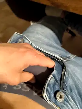 Snapshot of Kevoon991 chatting on 03/04/25, 07:01 Kevoon991 online show from 03/04/25, 07:01