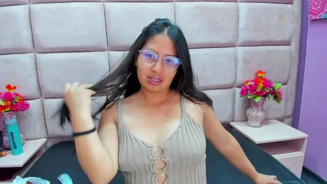 Snapshot of Miaa_Smiith_ chatting on 03/19/25, 02:37 Miaa Smiith online show from 03/19/25, 02:37