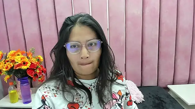 Snapshot of Miaa_Smiith_ chatting on 10/24/25, 03:14 Miaa Smiith online show from 10/24/25, 03:14