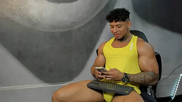 Snapshot of bradley_smith chatting on 01/16/25, 04:38 bradley smith online show from 01/16/25, 04:38