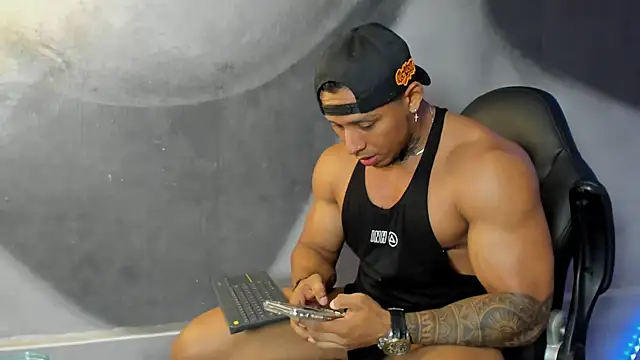 Snapshot of bradley_smith chatting on 01/18/25, 04:37 bradley smith online show from 01/18/25, 04:37