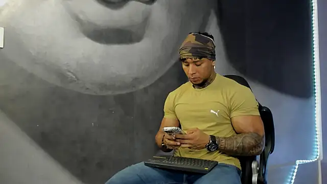 Snapshot of bradley_smith chatting on 01/21/25, 12:57 bradley smith online show from 01/21/25, 12:57