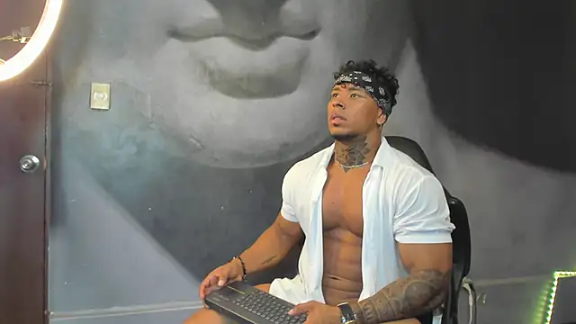 Snapshot of bradley_smith chatting on 02/01/25, 10:15 bradley smith online show from 02/01/25, 10:15