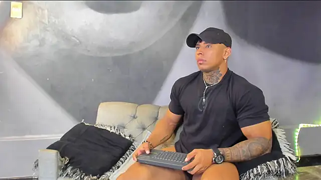 Snapshot of bradley_smith chatting on 02/08/25, 02:27 bradley smith online show from 02/08/25, 02:27