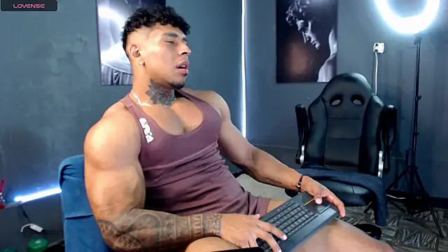 Snapshot of bradley_smith chatting on 09/10/25, 05:40 bradley smith online show from 09/10/25, 05:40