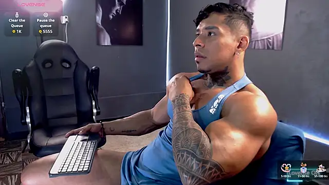 Snapshot of bradley_smith chatting on 09/14/25, 04:06 bradley smith online show from 09/14/25, 04:06