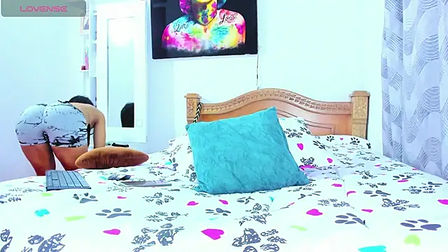 Snapshot of Emmy_cole_ chatting on 03/14/25, 08:28 Emmy cole online show from 03/14/25, 08:28