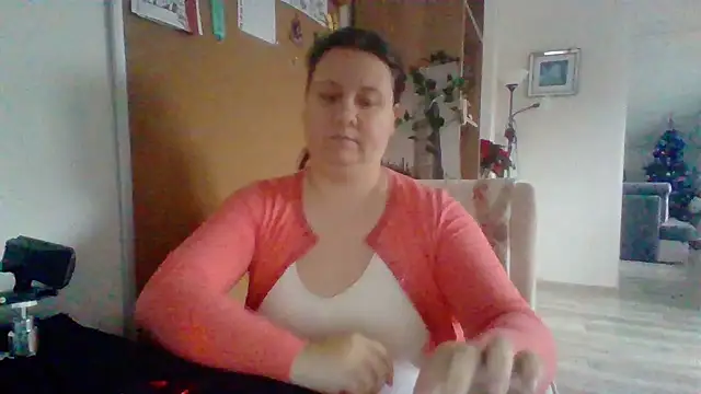 Snapshot of ReifeVenna chatting on 12/16/24, 09:46 ReifeVenna online show from 12/16/24, 09:46