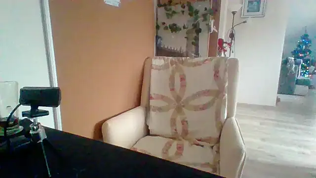 Snapshot of ReifeVenna chatting on 12/27/24, 11:50 ReifeVenna online show from 12/27/24, 11:50