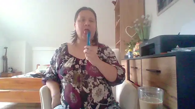 Snapshot of ReifeVenna chatting on 09/11/25, 10:04 ReifeVenna online show from 09/11/25, 10:04