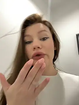 Snapshot of justmila chatting on 12/14/24, 10:24 justmila online show from 12/14/24, 10:24