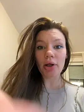 Snapshot of justmila chatting on 12/15/24, 10:28 justmila online show from 12/15/24, 10:28