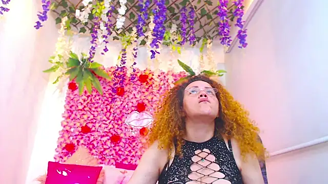 BLONDE SEXYHOT online show from 12/04/25, 07:00