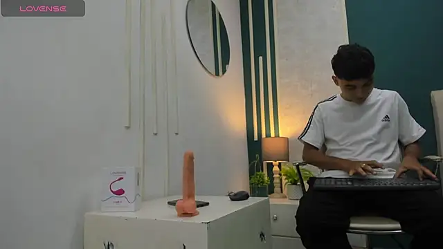 Snapshot of Austin_Cardieff chatting on 12/27/24, 07:35 Austin Cardieff online show from 12/27/24, 07:35