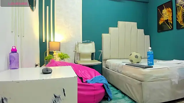 Snapshot of Austin_Cardieff chatting on 12/27/24, 10:37 Austin Cardieff online show from 12/27/24, 10:37