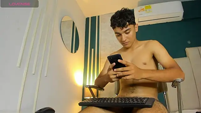 Snapshot of Austin_Cardieff chatting on 01/04/25, 01:31 Austin Cardieff online show from 01/04/25, 01:31