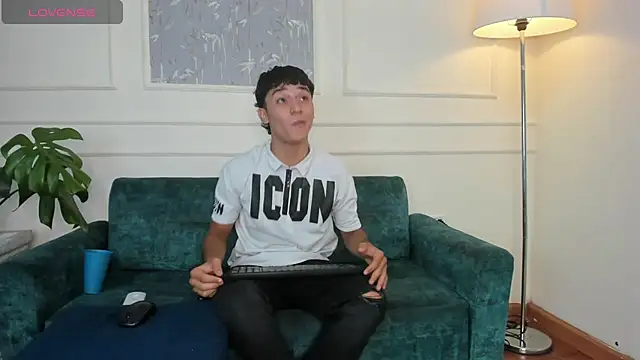 Snapshot of Austin_Cardieff chatting on 03/01/25, 03:21 Austin Cardieff online show from 03/01/25, 03:21