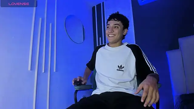 Snapshot of Austin_Cardieff chatting on 03/04/25, 03:22 Austin Cardieff online show from 03/04/25, 03:22