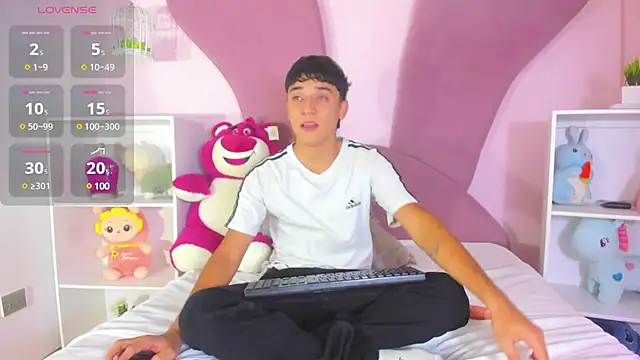 Snapshot of Austin_Cardieff chatting on 03/23/25, 03:21 Austin Cardieff online show from 03/23/25, 03:21