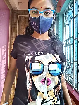 Snapshot of wild_bong_queen chatting on 11/10/25, 09:30 wild bong queen online show from 11/10/25, 09:30