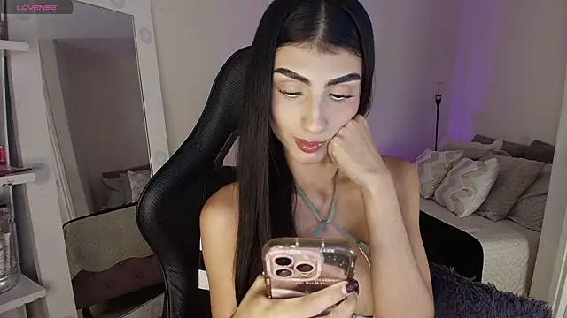 Snapshot of April_Scarlett chatting on 06/03/26, 12:57 April Scarlett online show from 06/03/26, 12:57