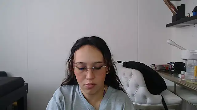 Skarlet Adams28 online show from 02/05/25, 02:26