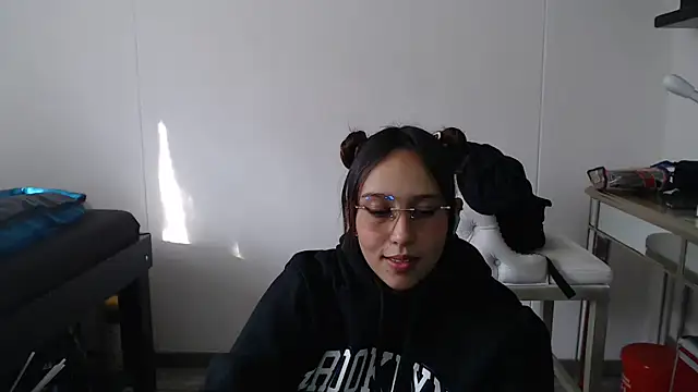 Skarlet Adams28 online show from 02/06/25, 09:06