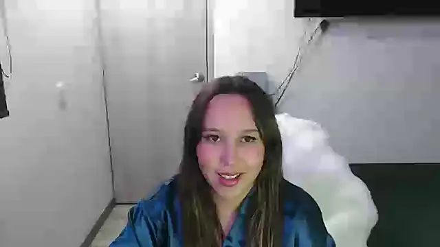 Skarlet Adams28 online show from 11/06/25, 07:59