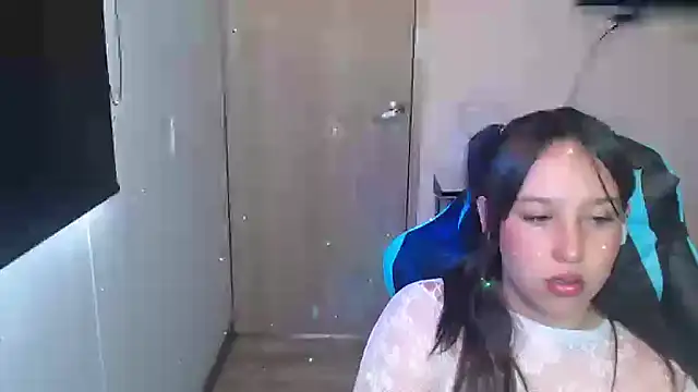 Skarlet Adams28 online show from 03/03/26, 06:58