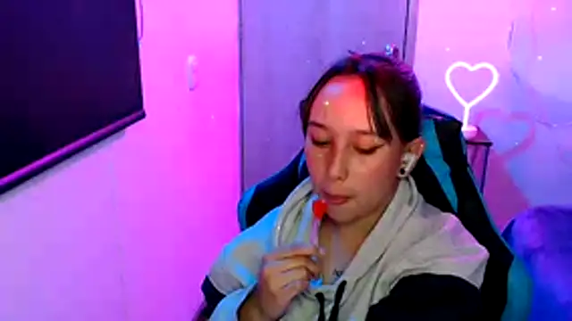 Skarlet Adams28 online show from 04/28/26, 03:00