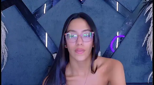 Snapshot of KylieWhite chatting on 03/03/25, 06:55 KylieWhite online show from 03/03/25, 06:55