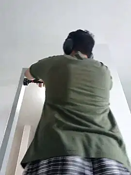 Snapshot of lonelyboyp chatting on 02/16/25, 06:43 lonelyboyp online show from 02/16/25, 06:43