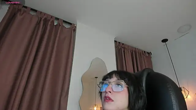 Snapshot of Hannys__cabernet chatting on 12/10/24, 03:41 Hannys cabernet online show from 12/10/24, 03:41