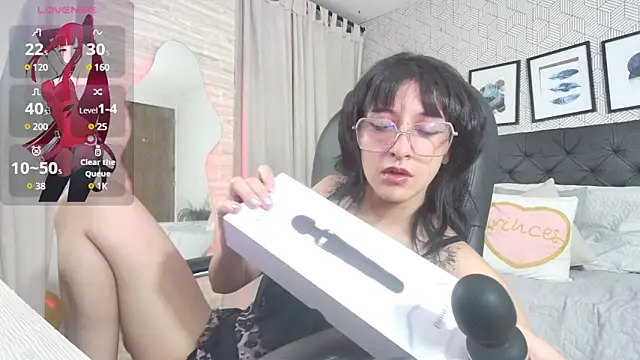 Snapshot of Hannys__cabernet chatting on 12/13/24, 12:28 Hannys cabernet online show from 12/13/24, 12:28