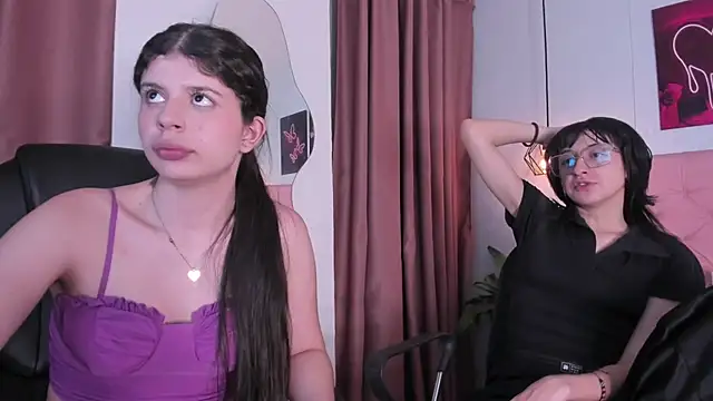 Snapshot of Hannys__cabernet chatting on 12/14/24, 03:47 Hannys cabernet online show from 12/14/24, 03:47