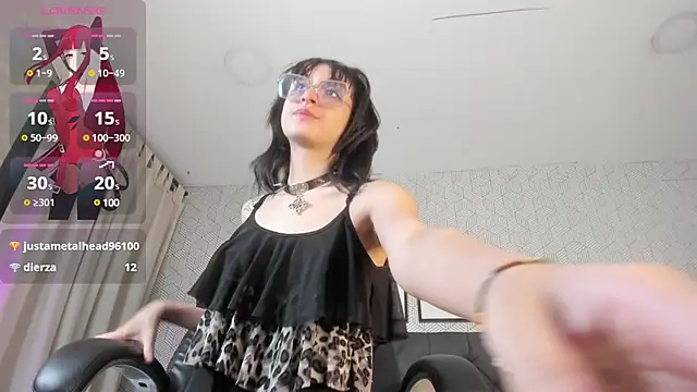 Snapshot of Hannys__cabernet chatting on 01/23/25, 08:02 Hannys cabernet online show from 01/23/25, 08:02