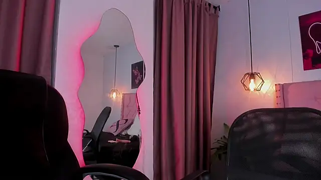 Snapshot of Hannys__cabernet chatting on 01/28/25, 06:28 Hannys cabernet online show from 01/28/25, 06:28