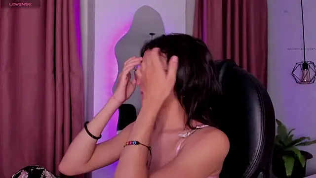 Snapshot of Hannys__cabernet chatting on 02/23/25, 12:16 Hannys cabernet online show from 02/23/25, 12:16