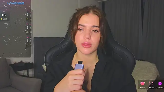 adrianawow1 online show from 10/08/25, 09:12