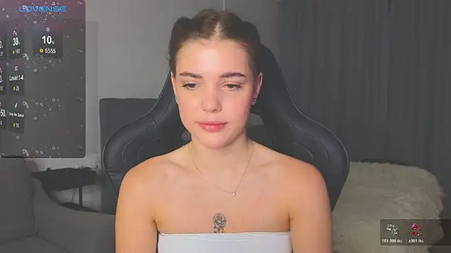 adrianawow1 online show from 10/19/25, 02:12