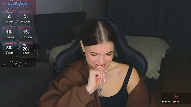 adrianawow1 online show from 11/28/25, 02:47