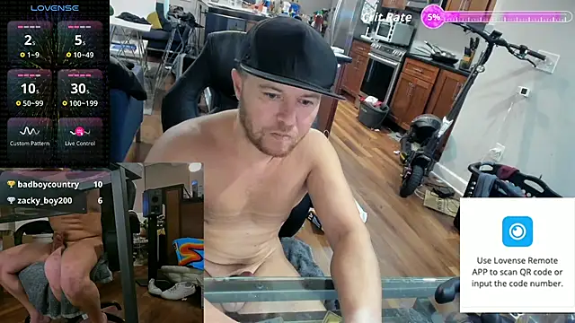 Snapshot of aaron_s_x chatting on 11/26/25, 02:01 aaron s x online show from 11/26/25, 02:01