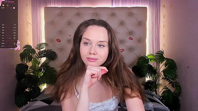 Julie Rhodes online show from 03/06/25, 08:19