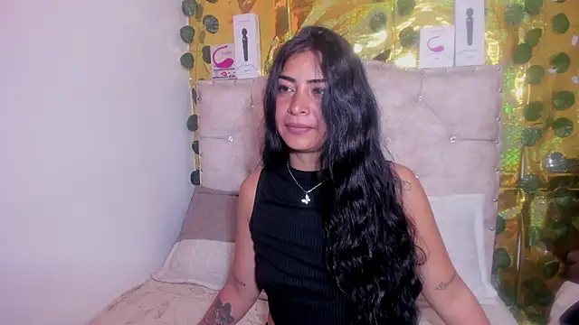 Snapshot of cristalconnorr chatting on 05/18/26, 03:51 cristalconnorr online show from 05/18/26, 03:51