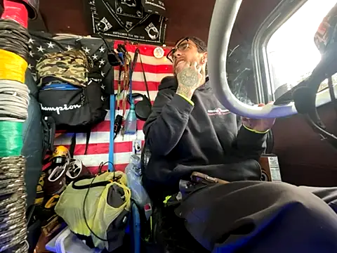 XMeF10 online show from 12/01/25, 01:27