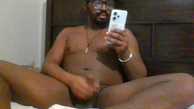 Snapshot of Hotcock100 chatting on 11/26/25, 10:33 Hotcock100 online show from 11/26/25, 10:33