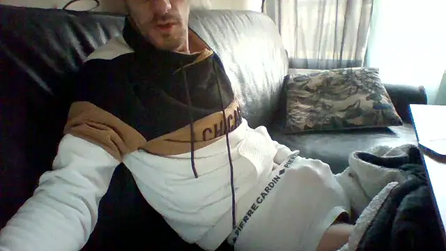 Snapshot of passif520 chatting on 03/09/25, 09:02 passif520 online show from 03/09/25, 09:02