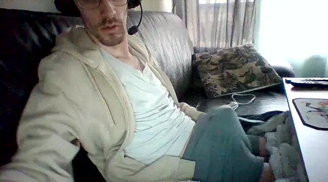 Snapshot of passif520 chatting on 03/10/25, 09:53 passif520 online show from 03/10/25, 09:53