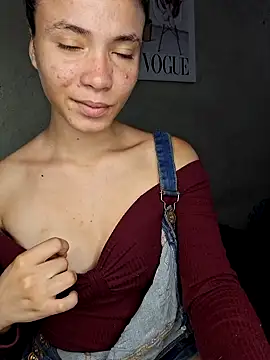 Snapshot of HelenHoltz chatting on 09/30/25, 02:00 HelenHoltz online show from 09/30/25, 02:00